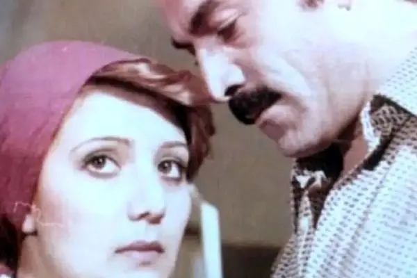 عکس خیره کننده از کودکی زیباترین خواننده زن ایرانی ؛ نوش آفرین در دهه 40