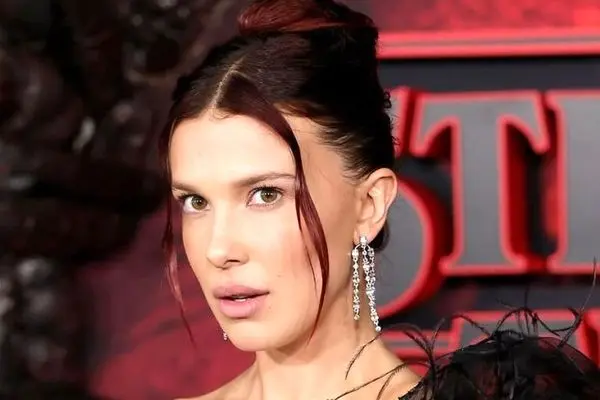 استایل راحت بازیگر مشهور با همسر و فرزندش (عکس)