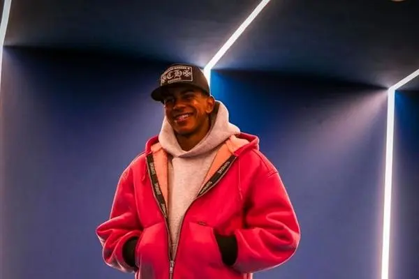 این فوتبالیست باید زودتر با یک دختر آشنا شود!