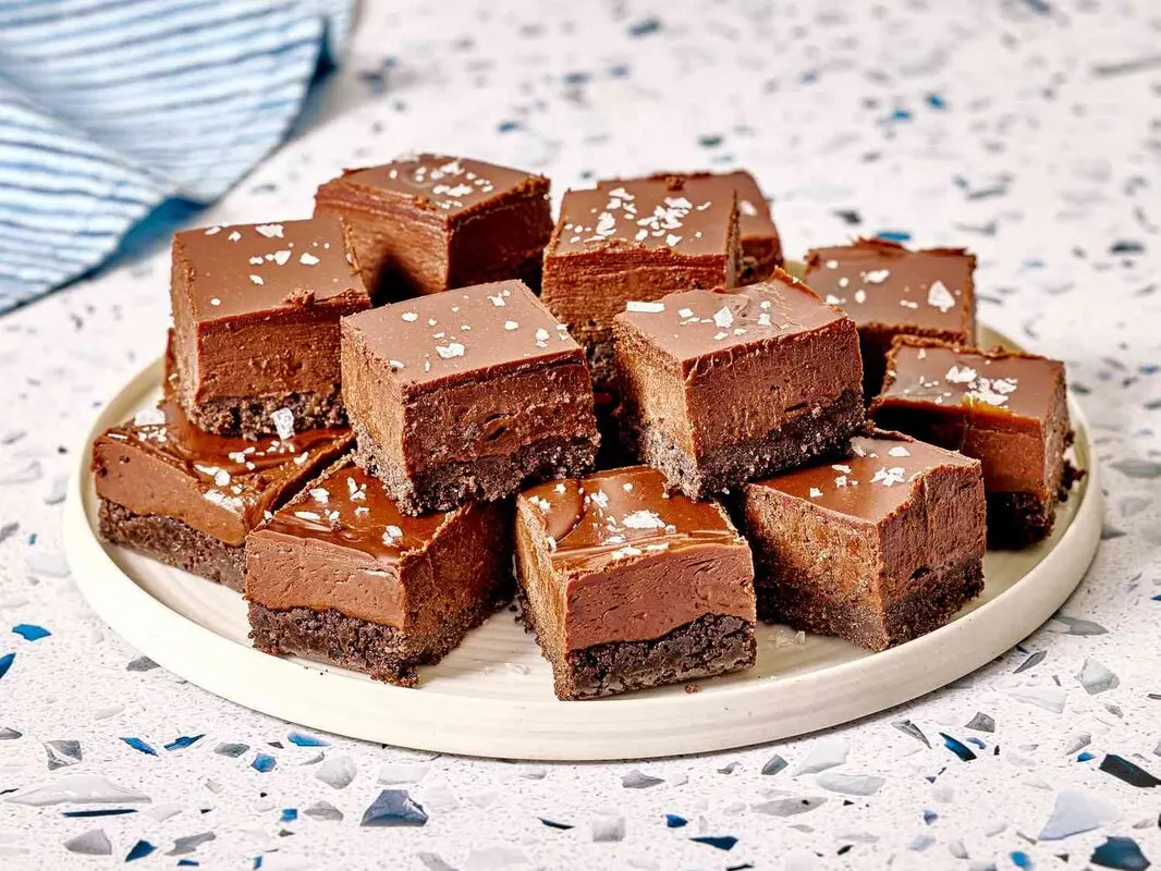  تهیه براونی آسان و بدون پخت؛ دسر شکلاتی سریع برای روزهای پرمشغله