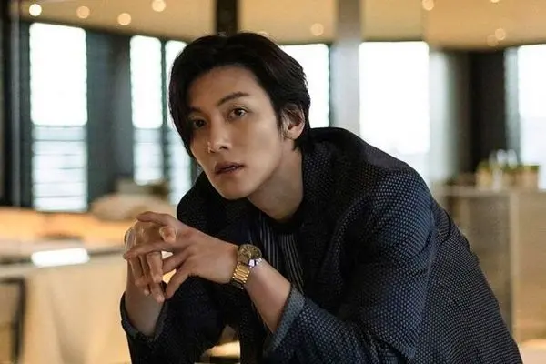 غوغای بازیگر محبوب با استایل جدید (عکس)