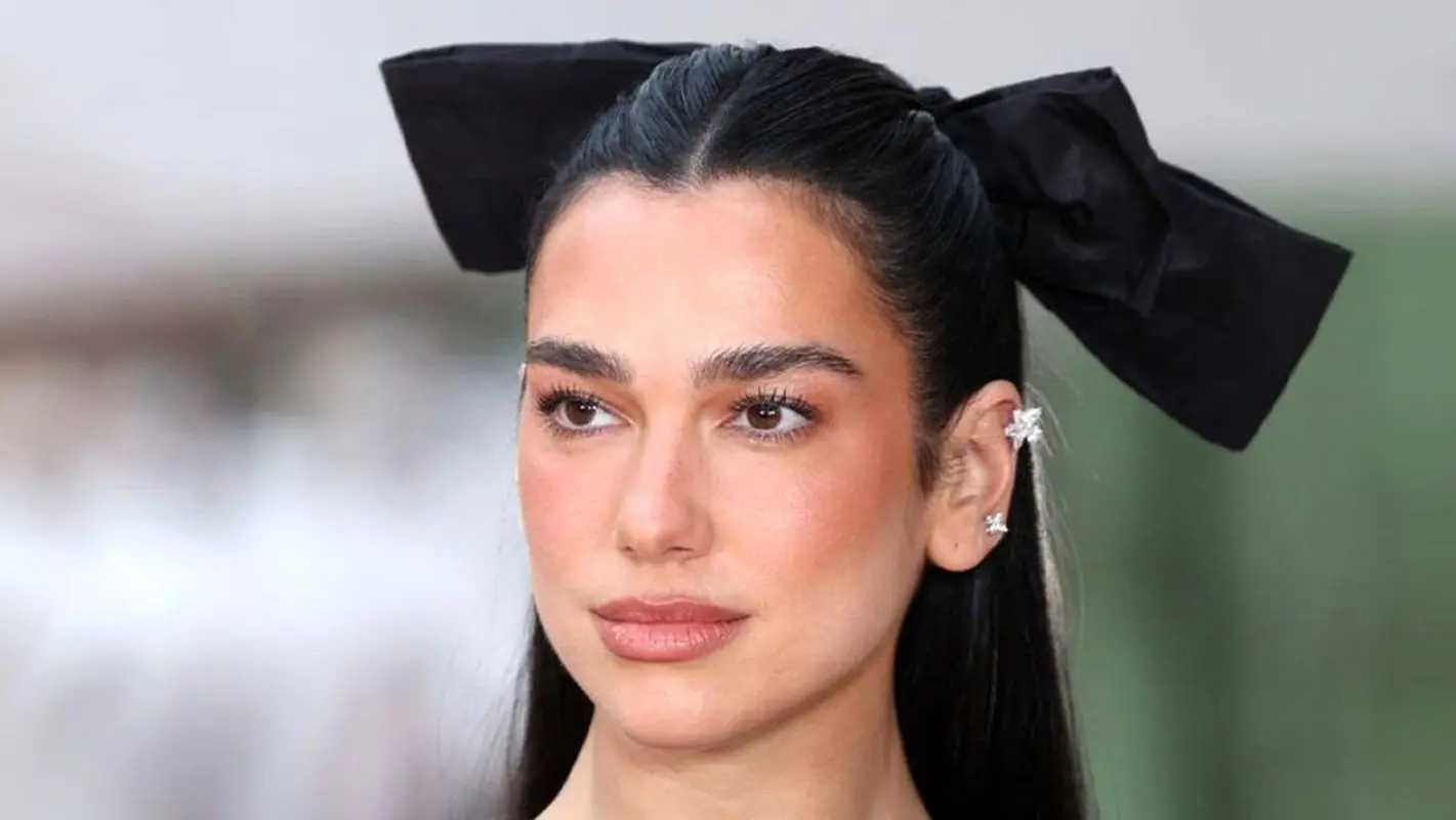 استایل شیک دوآ لیپا برای یک برنامه / چقدر موقر و خانم! (عکس)