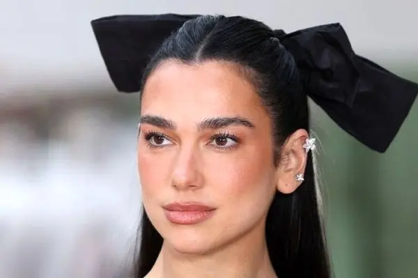 استایل شیک دوآ لیپا برای یک برنامه / چقدر موقر و خانم! (عکس)