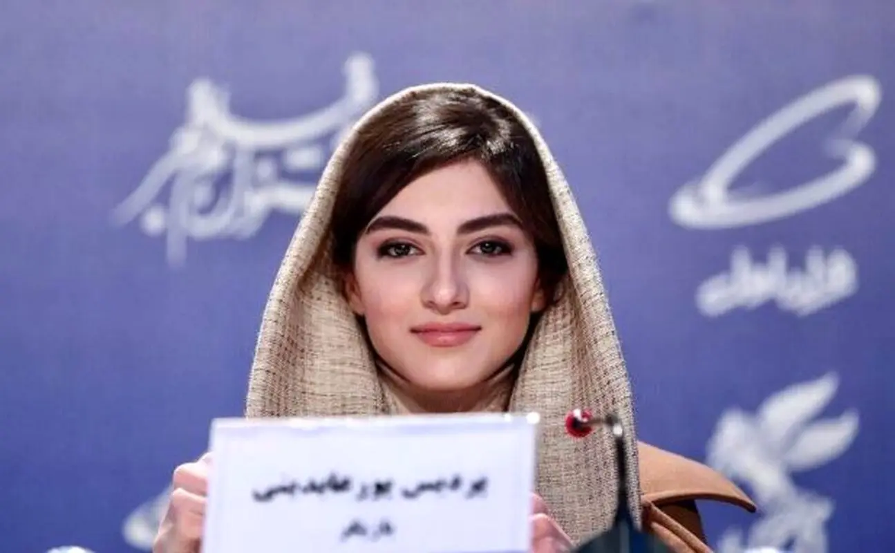 استایل شیک بازیگری که با یک دیالوگ جنجالی مشهور شد! (عکس)