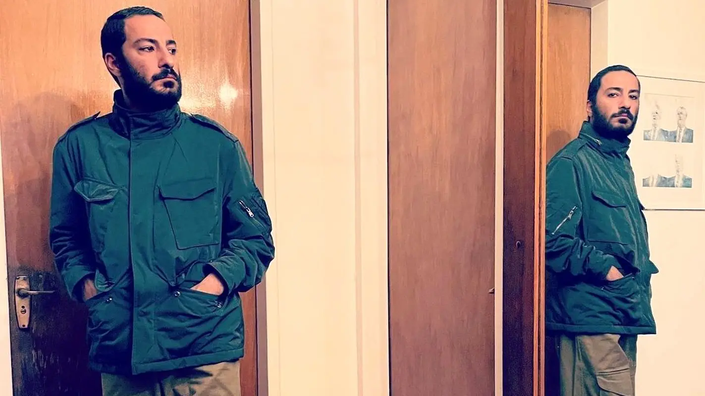 نوید محمدزاده با ظاهری متفاوت در فضای قدیمی + عکس خاص