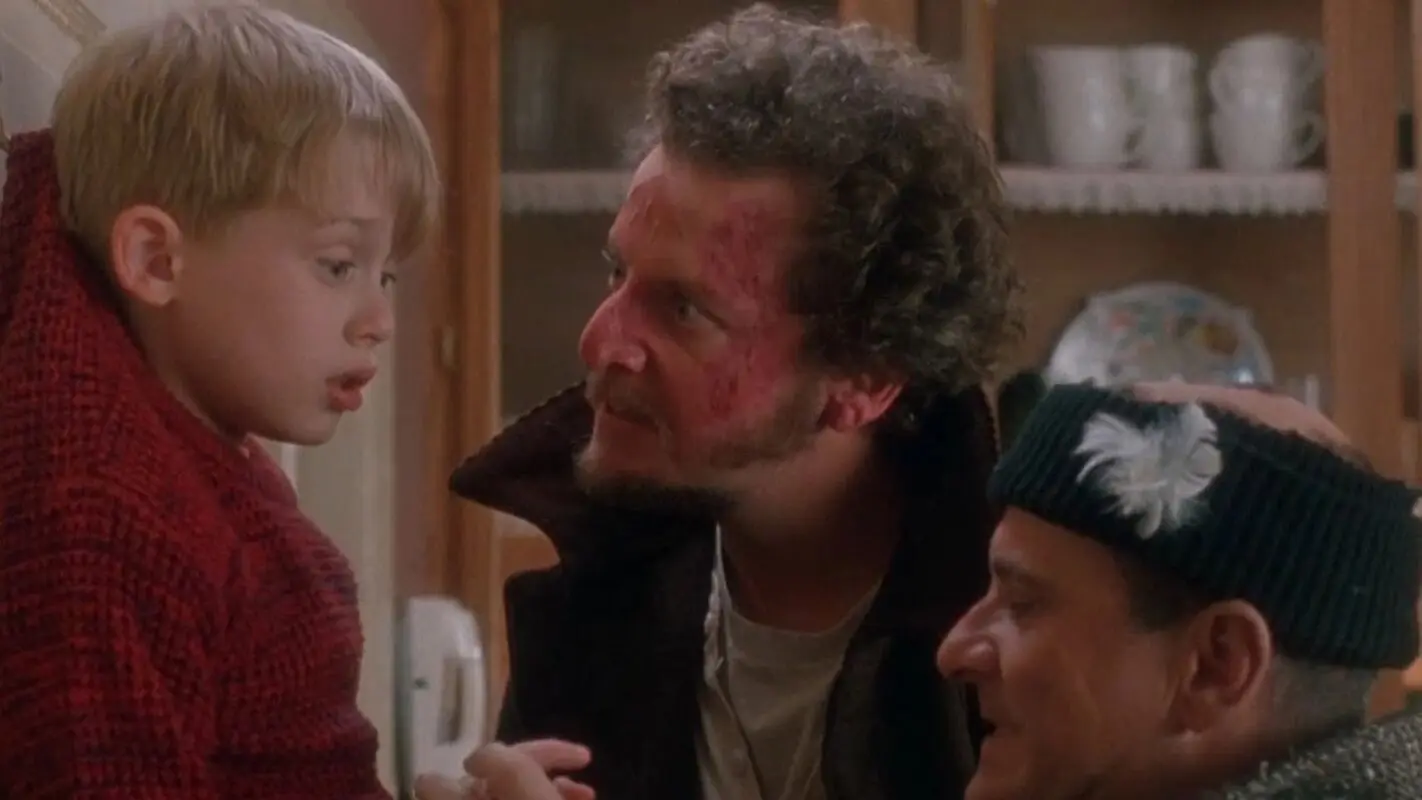 گاف های تاریخی فیلم «تنها در خانه» را بعد از 35 سال ببینید (تصاویر)