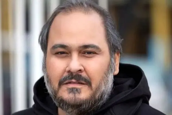 تصویری از دامادی رضا داوودنژاد در کنار عمه‌ و مادربزرگش که دل‌ها را به درد آورد