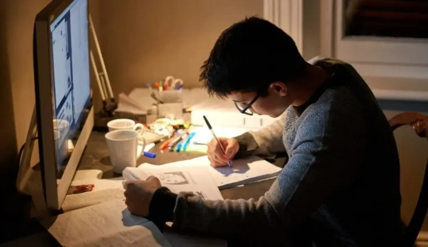 بررسی علمی یک باور قدیمی/ آیا نور کم به ضعف بینایی منجر می‌شود؟