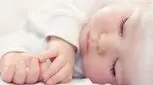 عکس پربازدید و خوردنی روز؛ وقتی نوزاد شیفته عروسکش می‌شود