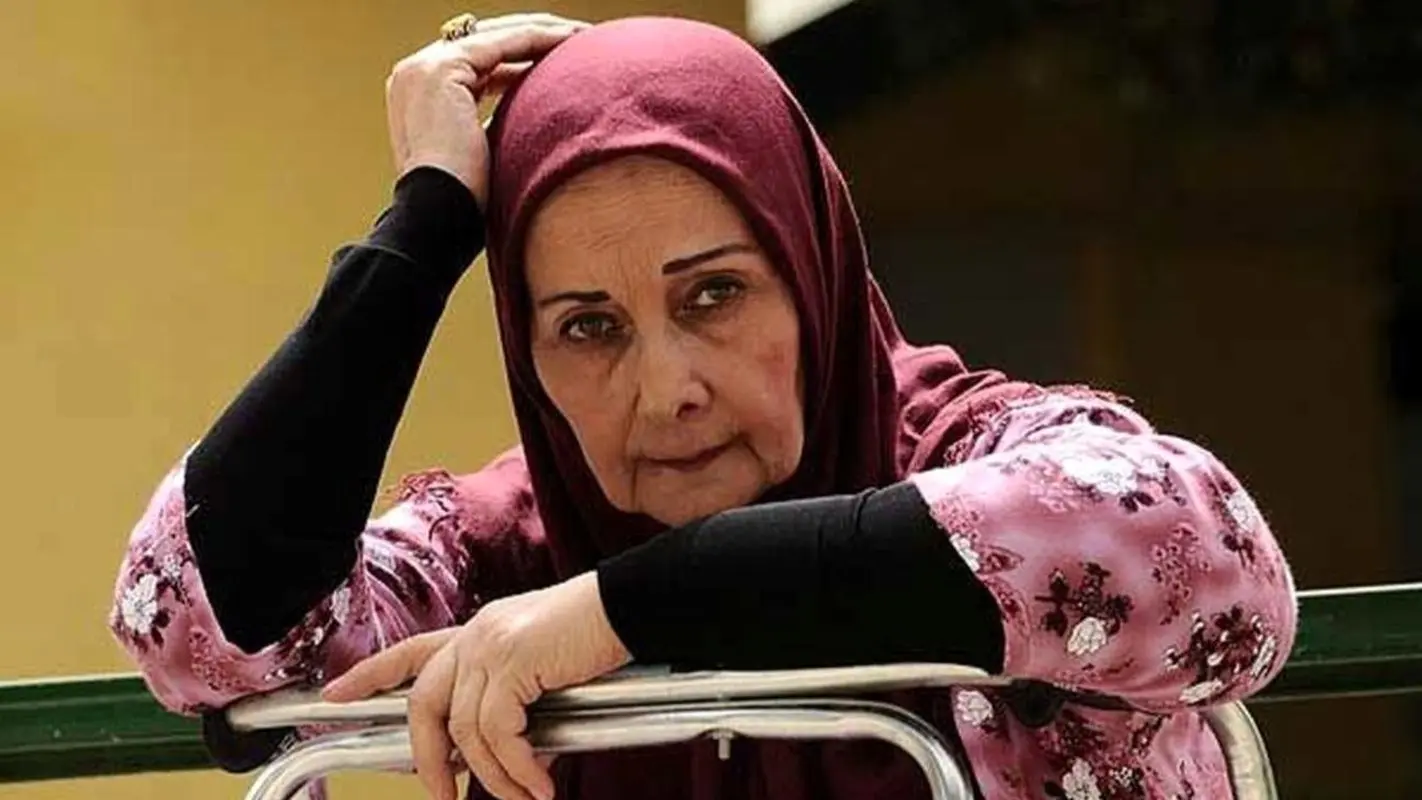 لبخند زیبای زمانه خانم در سریال«من یک مستاجرم» در تولد 88 سالگی+عکس