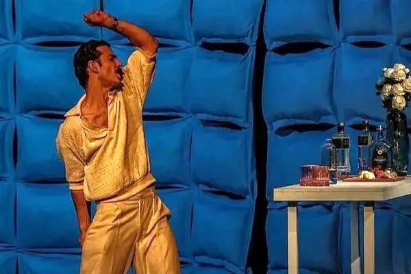 تصاویر تولد ۲۹ سالگی علی شادمان در کنار گربه دوست‌داشتنی‌اش