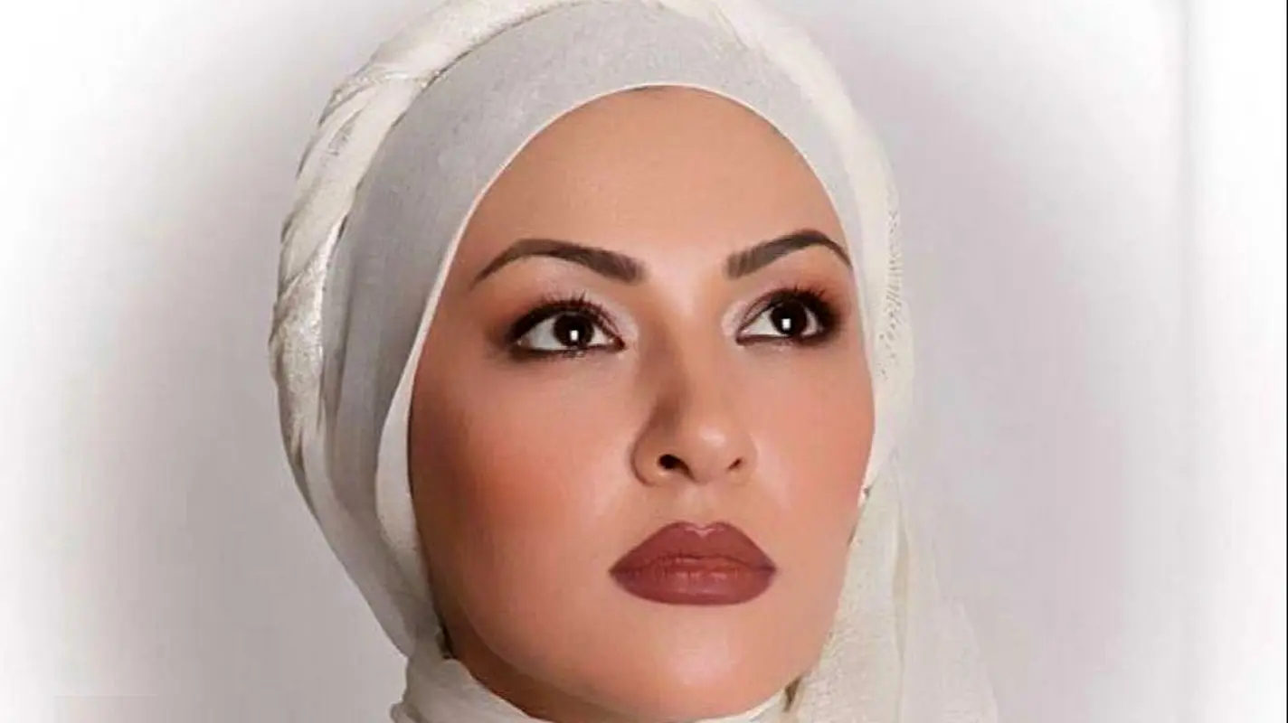 لحظه احساسی بوسه اهورا کوچولو به زیبایی مادرش در تولد+ عکس