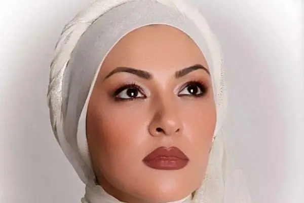 لحظه احساسی بوسه اهورا کوچولو به زیبایی مادرش در تولد+ عکس