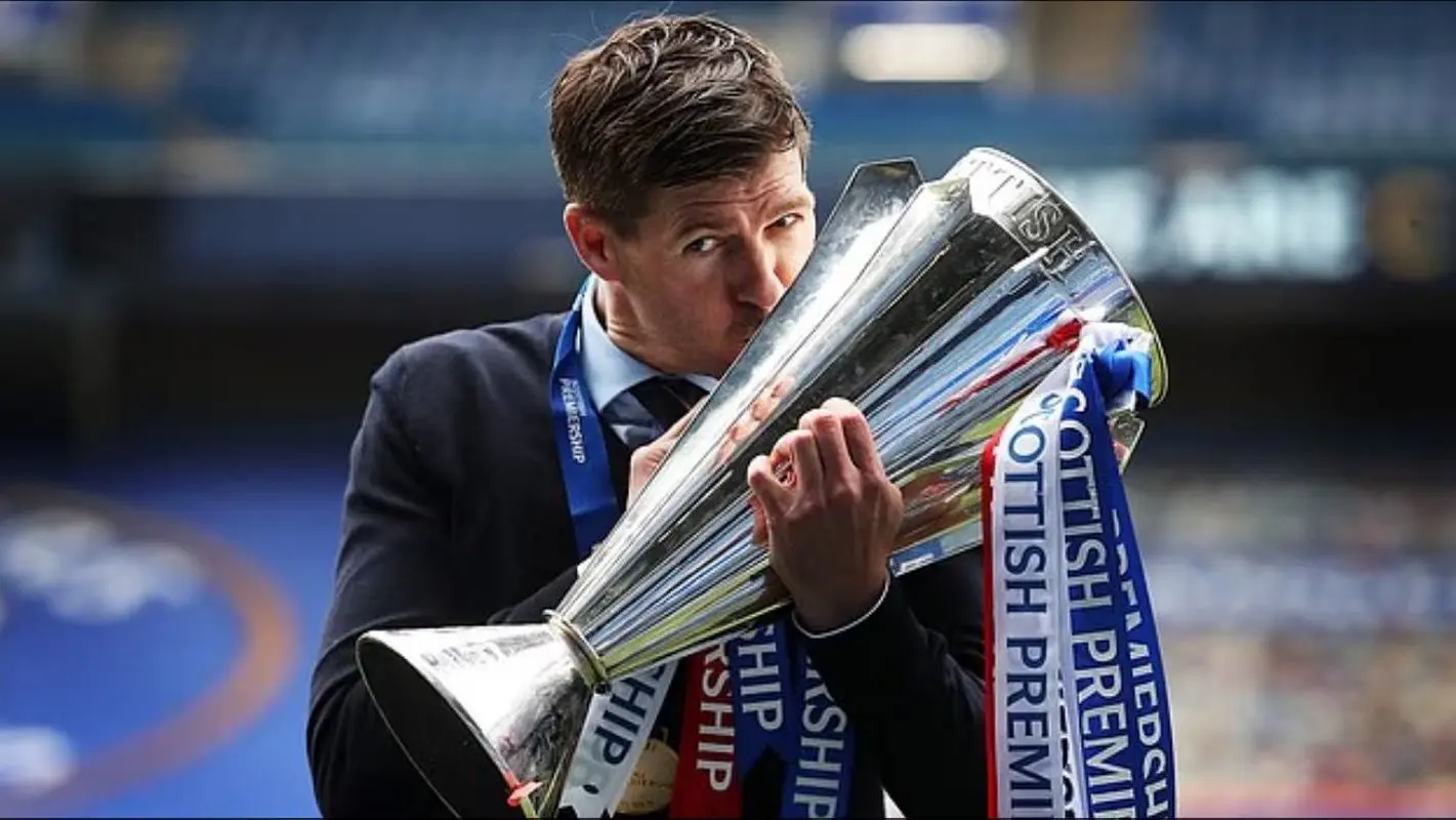 عکس باورنکردنی فوتبالیست جذاب و جوان در کنار نوه اش! (عکس)