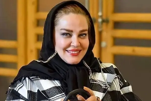 فیلم مراسم ختم پدر بهاره رهنما؛ ناهار لاکچری و دیزاین اعیانی گل و حلوا