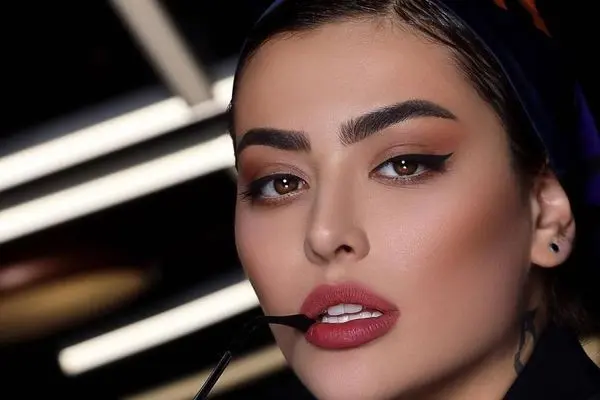 ریحانه پارسا با انتشار یک استوری خبر از پورن استار شدن خبر داد