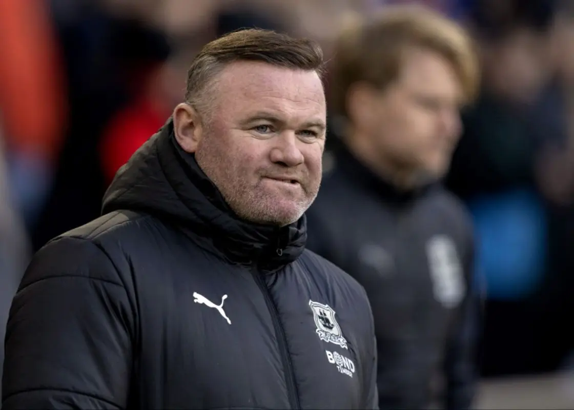 این فوتبالیست مشهور هر چه بیشتر خیانت کرد، همسرش بیشتر او را بخشید! (عکس)