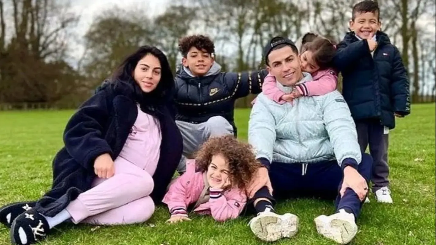 این سلبریتی با وجود این همه فرزند روتین پوستی شبانه اش فراموش نمی شود+ عکس