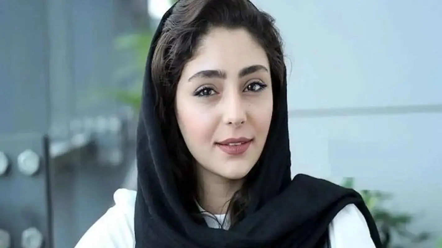 عکس احساسی از دوران کودکی خانم بازیگر ایرانی وقتی پدرش را از دست داد!