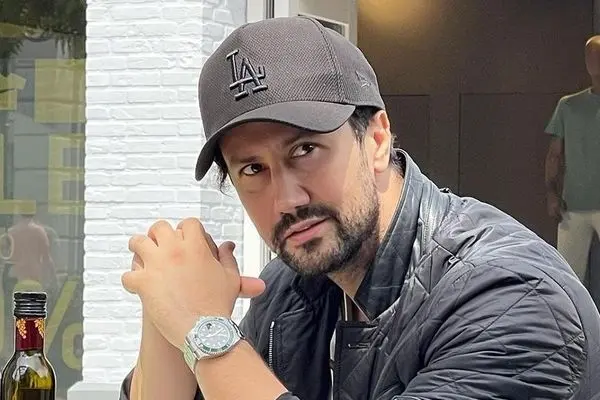 لحظه احساسی تولد دختر شاهرخ استخری و واکنش خاص پدربزرگ+ عکس