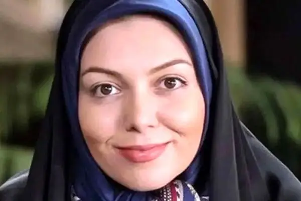 چیدمان دلخراش خانه آزاده نامداری شب خودکشی؛ میز خاکستری و شمع‌های سیاه!