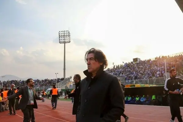 استایل پاییزی سرمربی استقلال در دربی (عکس)