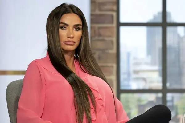 بلای وحشتناکی که این سلبریتی با عمل های زیبایی سر صورتش آورد (عکس)