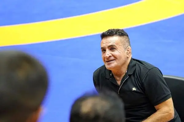 باورتان نمیشود این مربی ایرانی در کشور آذربایجان چقدر حقوق می گیرد!