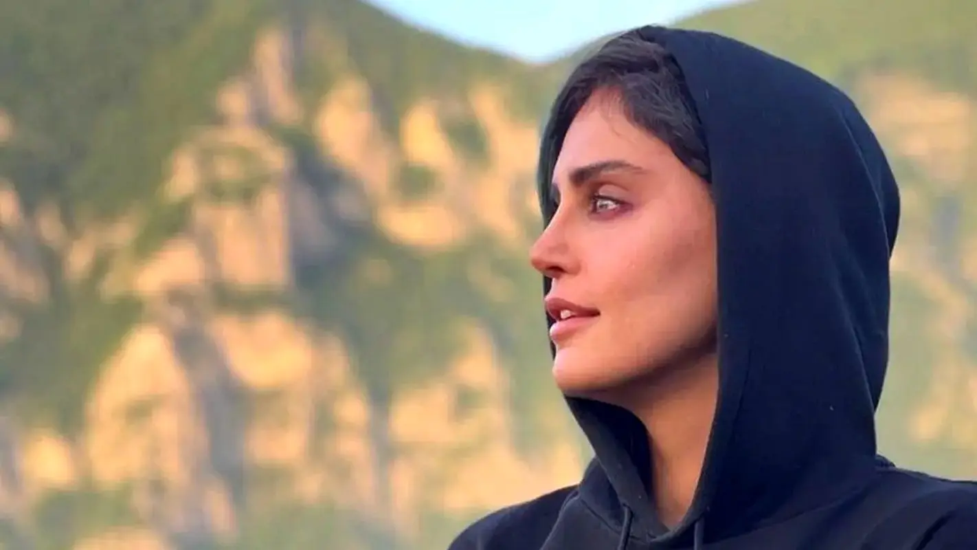 تیپ های جشنواره‌ای فاجعه‌بار سلبریتی ها با لباس های زشت/ از احمد ایراندوست تا الناز شاکردوست !