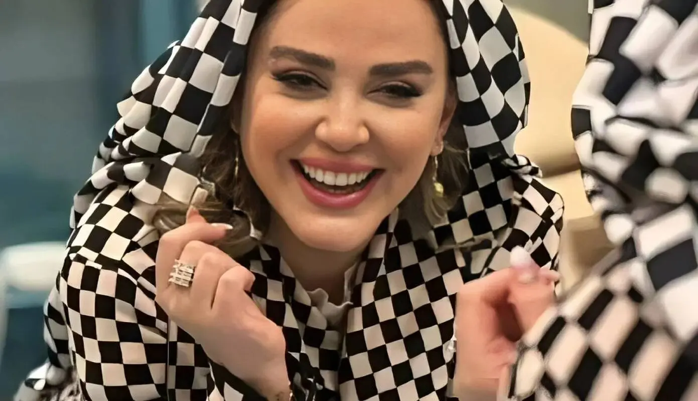 عکس دلبرانه بهاره رهنما با کت متفاوت و استایل شیکش