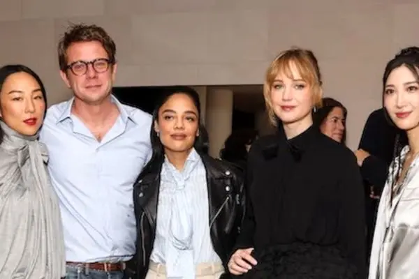 جنیفر لارنس در جشن دیور درخشید / لباس ساده ای که اوج کلاس بود (عکس)