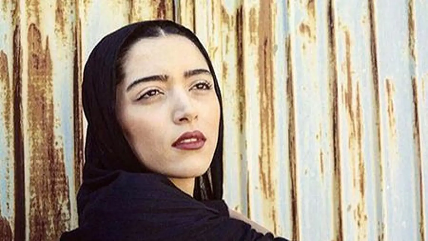 یک عکس دردناک از خانم بازیگر با پدر بیمار در بیمارستان/ مادرش را هم دیده اید؟