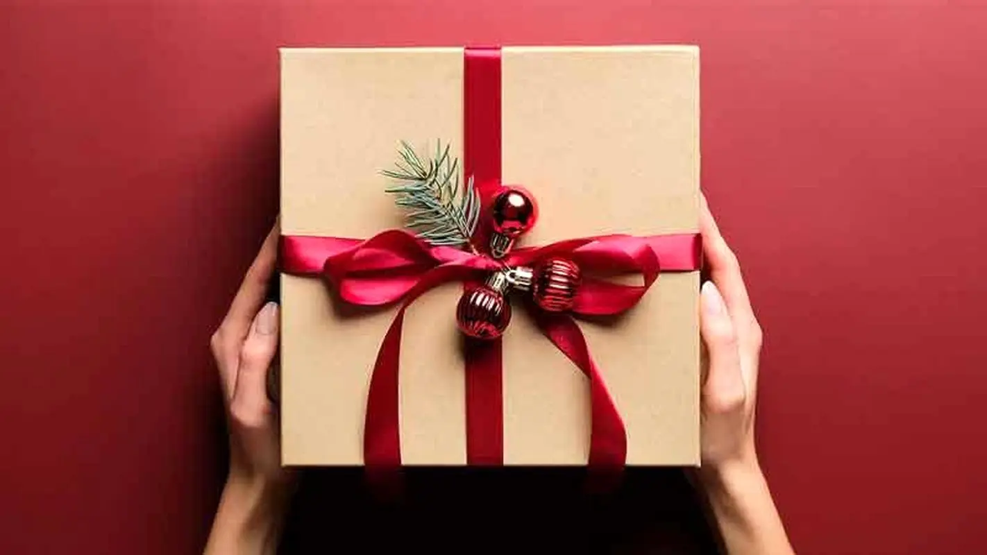 10 پیشنهاد بهترین کادو شب یلدا برای همسر در بلندترین شب سال