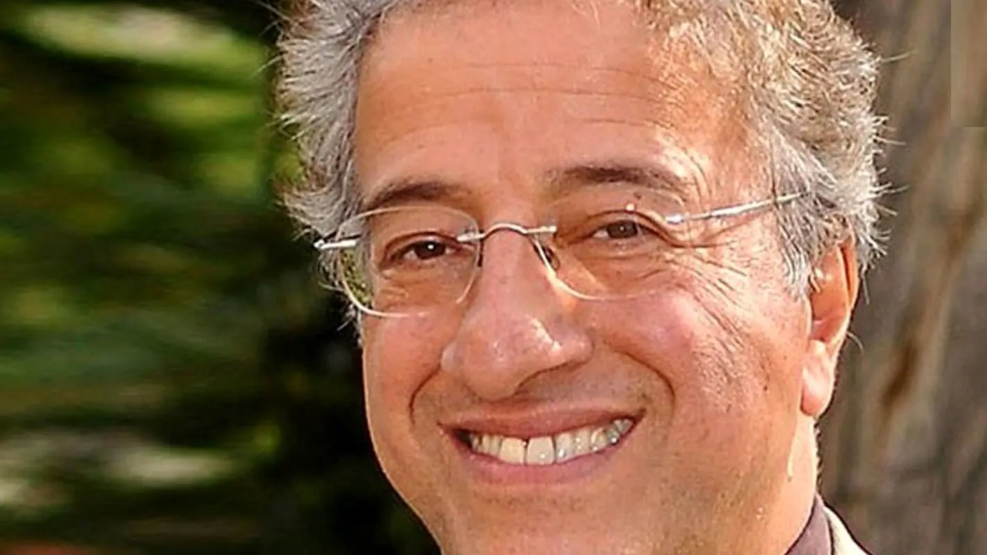 تصاویر باورنکردنی حیاط باصفای علیرضا خمسه؛ چنین حیاطی ندیده‌اید! 