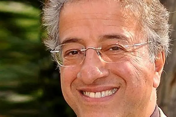 تصاویر باورنکردنی حیاط باصفای علیرضا خمسه؛ چنین حیاطی ندیده‌اید! 