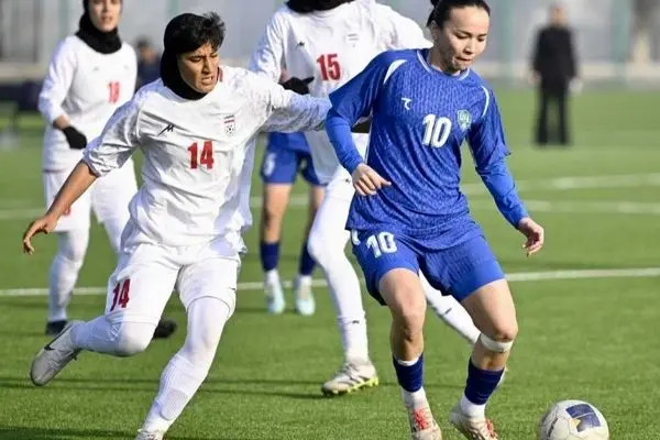 مرد سال سابق فوتبال آسیا تماشاگر تیم ملی زنان ایران شد (عکس)