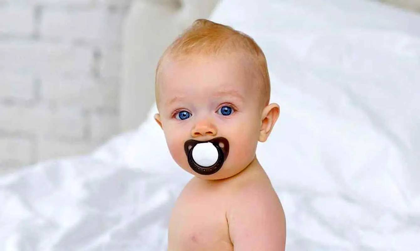 پستانک تمیز مساوی است با کودک سالمتر/ روشهای صحیح تمیز کردن