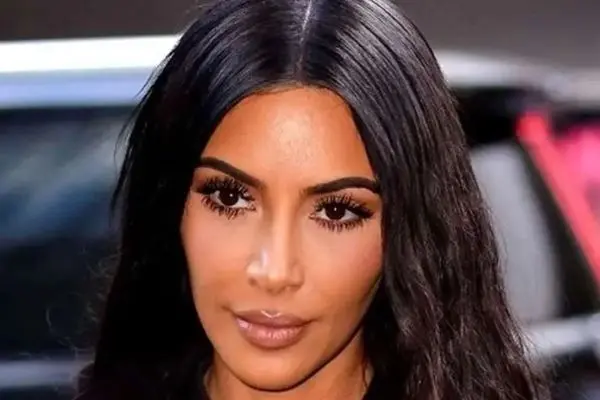 کیم کارداشیان اگر عمل زیبایی نمی کرد چه شکلی بود؟ / هوش مصنوعی به شما نشان میدهد! (عکس)