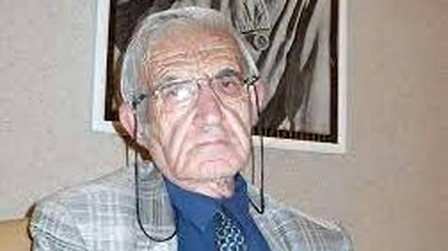 عکس بامزه از پیرترین بازیگر سینما ایران / مهاجرت اردشیر به دبی ؟! 