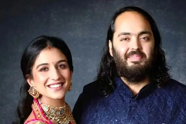 استایل بارداری عروس پرحاشیه هند، غوغا به پا کرد!