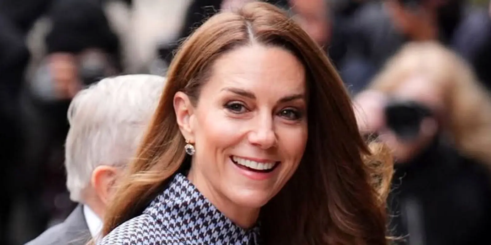 وقتی ملکه آینده انگلیس با لباسی تکراری خوش‌پوشی خود را ثابت می‌کند!