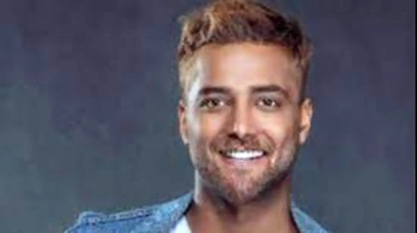 زندگی باورنکردنی امیر مقاره؛ از ازدواج‌های پرفراز و نشیب پدر و مادرش تا آرزوی گاوداری