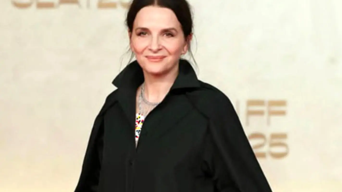 استایل مشکی و مونوکروم ژولیت بینوش در جده عربستان (عکس)