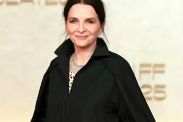 استایل مشکی و مونوکروم ژولیت بینوش در جده عربستان (عکس)