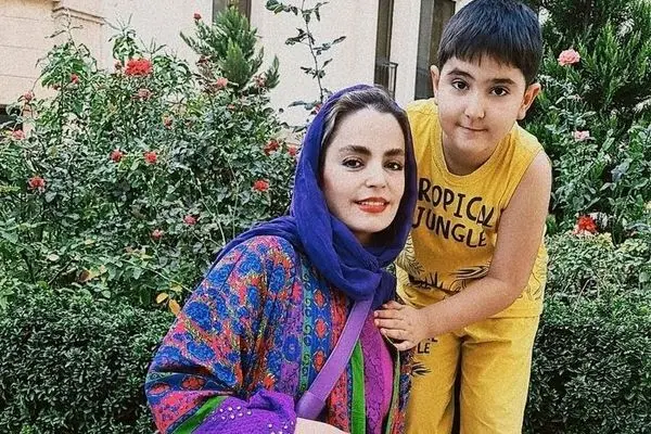 تیپ‌های شیک سپیده خداوردی و پسرش در سلفی جدید آسانسوری!