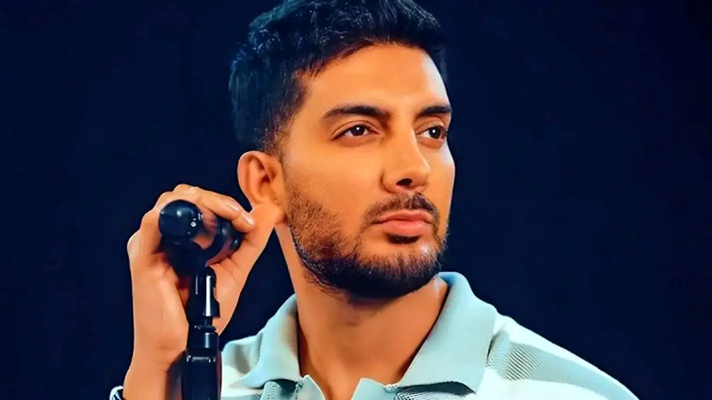 خواننده معروف پاپ ایرانی پرده از راز شوکه‌کننده خواهرش در کودکی برداشت!