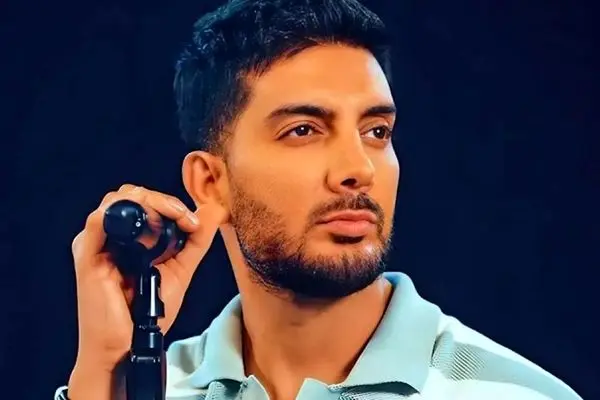 خواننده معروف پاپ ایرانی پرده از راز شوکه‌کننده خواهرش در کودکی برداشت!