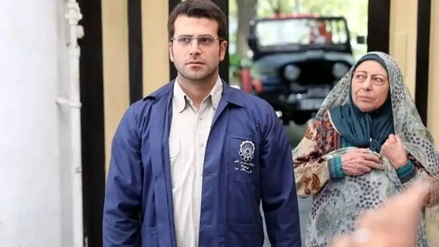 عکس دیده‌نشده از پشت صحنه بچه مهندس ۹۹ با روزبه حصاری و بی بی!