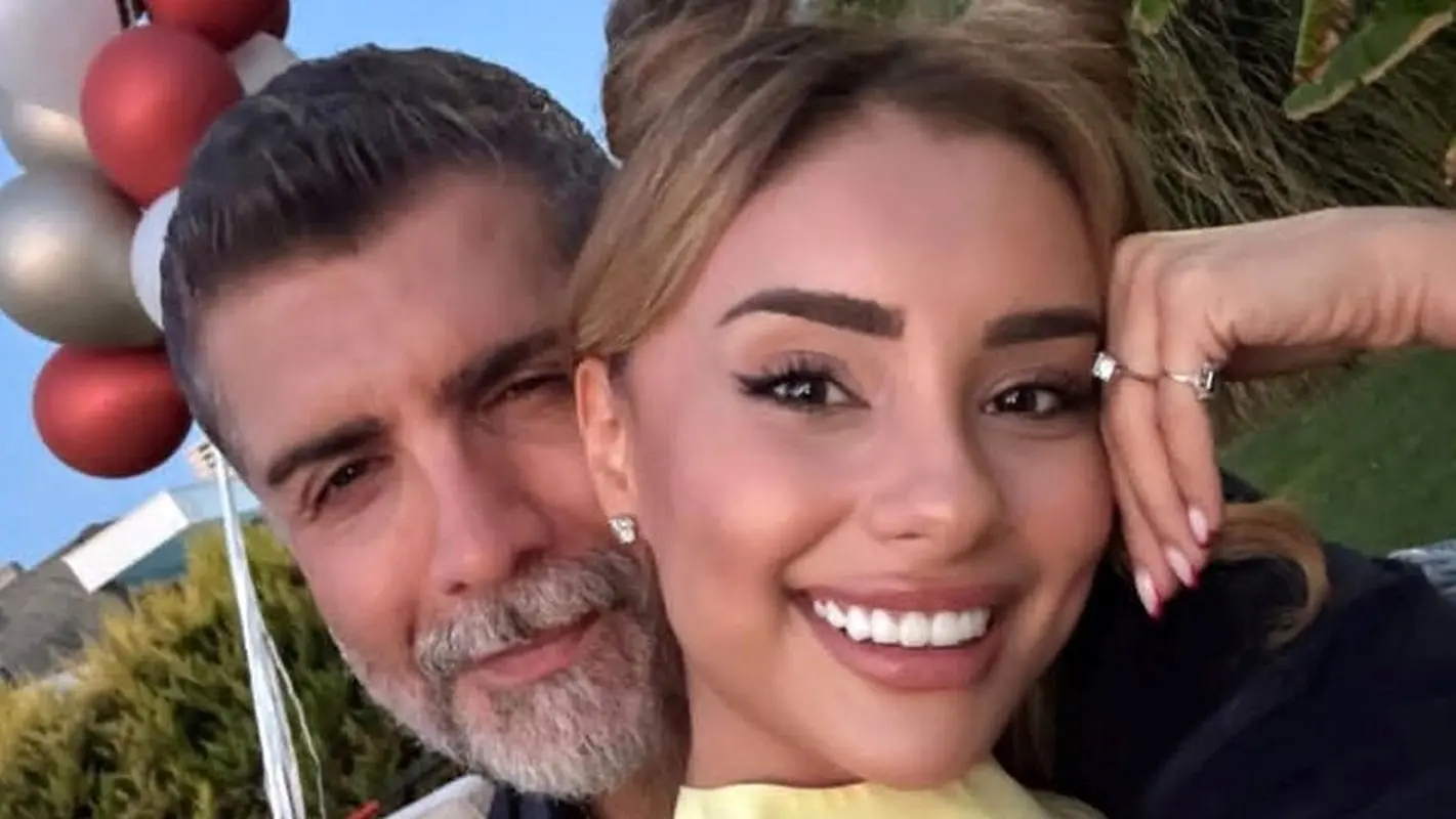 خواننده سرشناس ترک در کنار همسر ایرانی‌اش شب یلدا را جشن گرفت! (عکس)