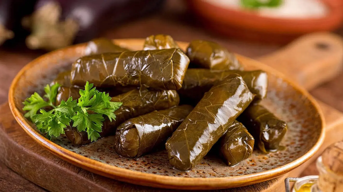 دستور تهیه دلمه برگ مو + رازهای طلایی آن